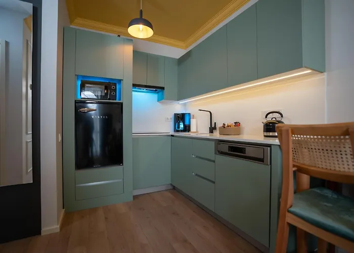 Bird Nest Apartahotel 4*