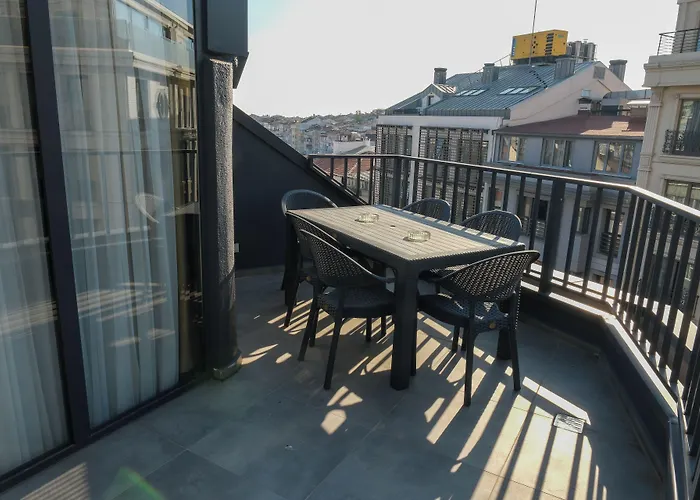 Apartahotel Bird Nest 4*