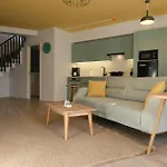 Bird Nest Aparthotel