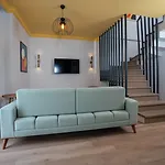 Bird Nest Aparthotel