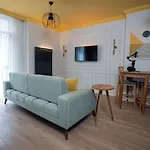 Bird Nest Aparthotel