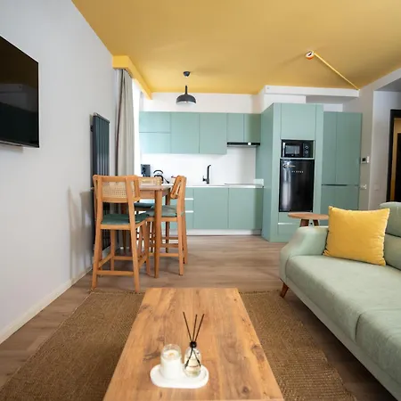 Bird Nest Aparthotel 4*