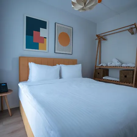 Bird Nest Aparthotel