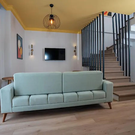 Bird Nest Aparthotel