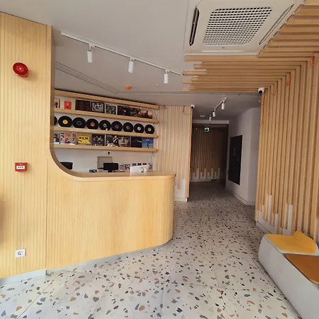 Bird Nest Aparthotel 4*