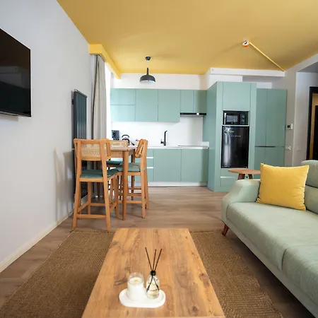 Bird Nest Aparthotel