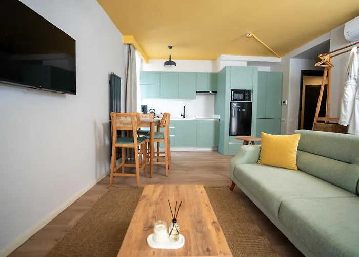 Bird Nest Aparthotel 4*