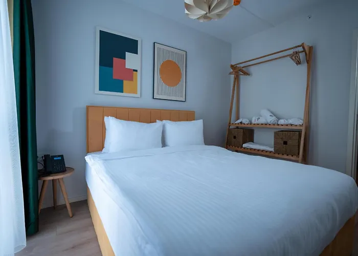 Bird Nest Aparthotel