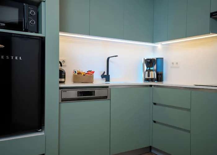 Bird Nest Aparthotel