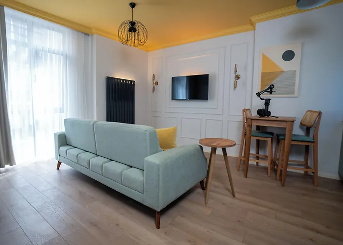 Bird Nest Aparthotel