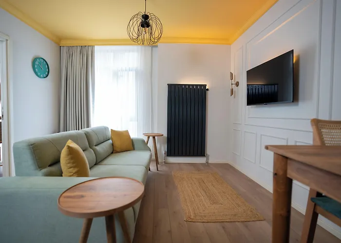 Bird Nest Aparthotel 4*