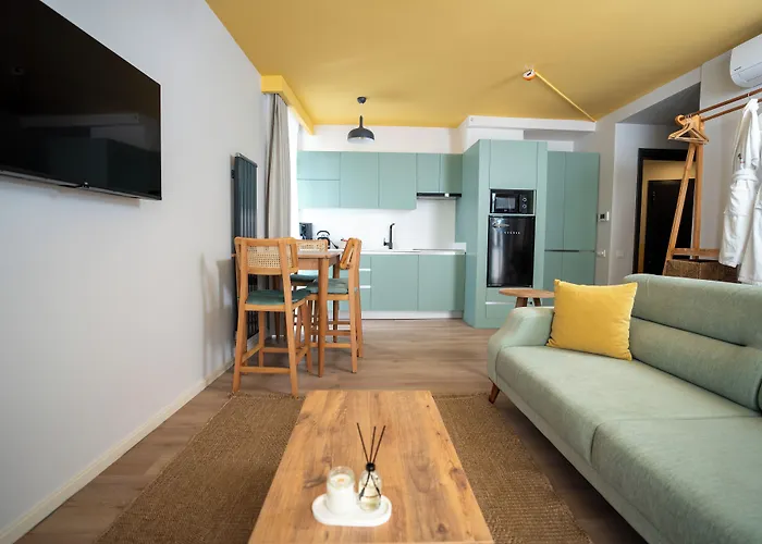 Bird Nest Aparthotel