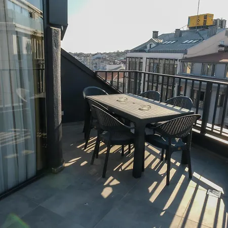 Bird Nest Apart-hotel